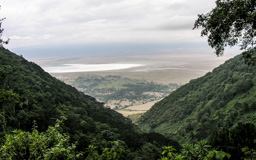 der Durchmesser des Ngorongoro  Kraters beträgt zwischen 17 und 21 km