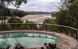 Blick auf den Bridge Camp Pool  und den Luangwa River